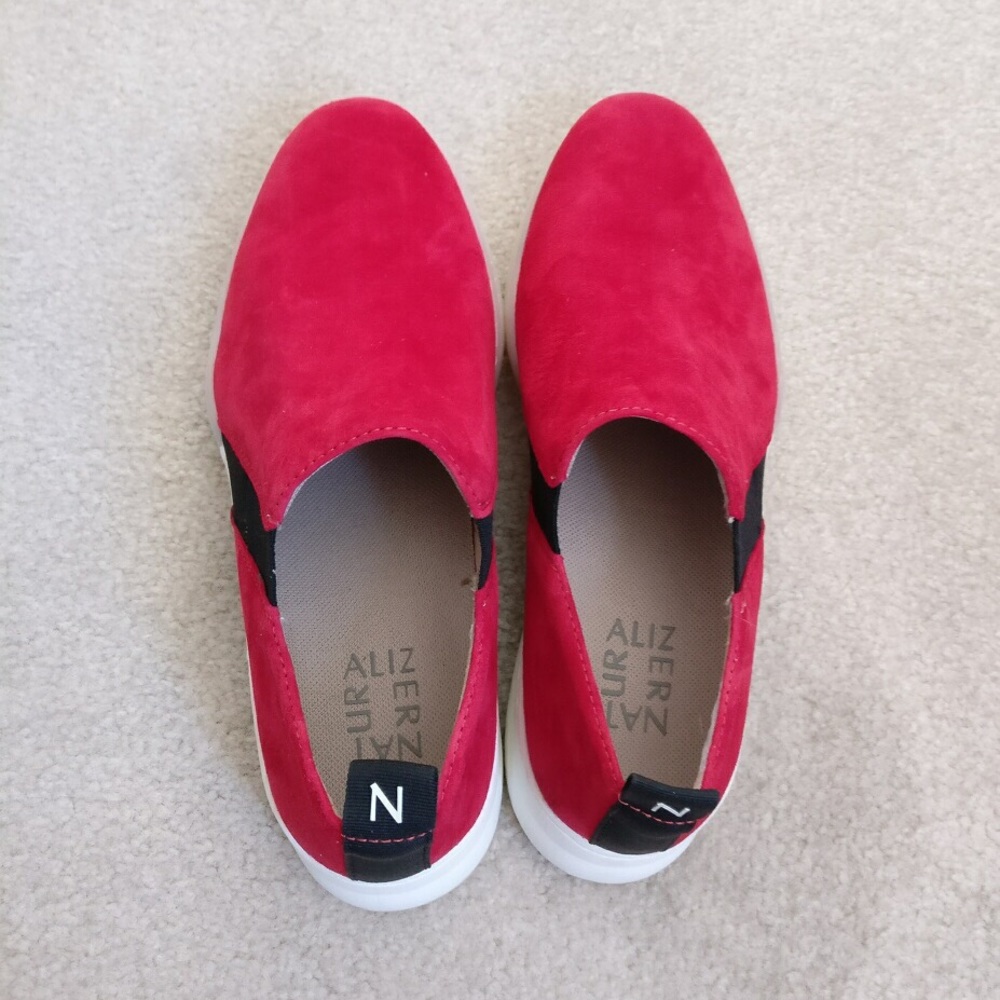 NIB Naturalizer Untold Suede Slip-On Sneaker